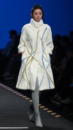 (160319) -- BEIJING, March 18, 2016 -- A model presents a creation designed by students of Beijing Institute of Fashion Technology during a fashion week of the institute in Beijing, capital of China, March 18, 2016. The fashion week concluded on Friday.) (ry) CHINA-BEIJING-FASHION SHOW (CN) LixJianbo 