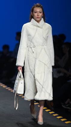 (160319) -- BEIJING, March 18, 2016 -- A model presents a creation designed by students of Beijing Institute of Fashion Technology during a fashion week of the institute in Beijing, capital of China, March 18, 2016. The fashion week concluded on Friday.) (ry) CHINA-BEIJING-FASHION SHOW (CN) LixJianbo 