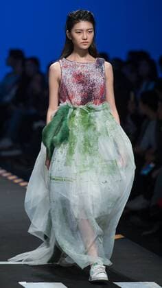 (160319) -- BEIJING, March 18, 2016 -- A model presents a creation designed by students of Beijing Institute of Fashion Technology during a fashion week of the institute in Beijing, capital of China, March 18, 2016. The fashion week concluded on Friday.) (ry) CHINA-BEIJING-FASHION SHOW (CN) LixJianbo 