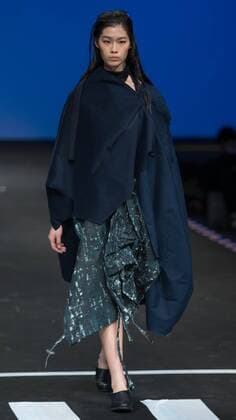 (160319) -- BEIJING, March 18, 2016 -- A model presents a creation designed by students of Beijing Institute of Fashion Technology during a fashion week of the institute in Beijing, capital of China, March 18, 2016. The fashion week concluded on Friday.) (ry) CHINA-BEIJING-FASHION SHOW (CN) LixJianbo 