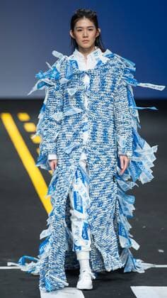 (160319) -- BEIJING, March 18, 2016 -- A model presents a creation designed by students of Beijing Institute of Fashion Technology during a fashion week of the institute in Beijing, capital of China, March 18, 2016. The fashion week concluded on Friday.) (ry) CHINA-BEIJING-FASHION SHOW (CN) LixJianbo 