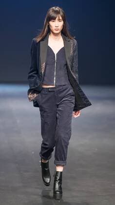 (160319) -- BEIJING, March 18, 2016 -- A model presents a creation designed by graduates of Beijing Institute of Fashion Technology during a fashion week of the institute in Beijing, capital of China, March 18, 2016. The fashion week concluded on Friday.) (ry) CHINA-BEIJING-FASHION SHOW (CN) LixJianbo 