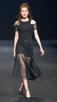 (160319) -- BEIJING, March 18, 2016 -- A model presents a creation designed by graduates of Beijing Institute of Fashion Technology during a fashion week of the institute in Beijing, capital of China, March 18, 2016. The fashion week concluded on Friday.) (ry) CHINA-BEIJING-FASHION SHOW (CN) LixJianbo 
