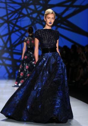 (160319) -- TORONTO, March 18, 2016 -- A model presents a creation of Stephan Caras Fall Winter 2016 collection during the Toronto Fashion Week Fall Winter 2016 at David Pecaut Square in Toronto, Canada, March 18, 2016. ) (djj) CANADA-TORONTO-FASHION WEEK-STEPHAN CARAS ZouxZheng 