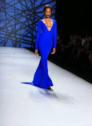 (160319) -- TORONTO, March 18, 2016 -- A model presents a creation of Stephan Caras Fall Winter 2016 collection during the Toronto Fashion Week Fall Winter 2016 at David Pecaut Square in Toronto, Canada, March 18, 2016. ) (djj) CANADA-TORONTO-FASHION WEEK-STEPHAN CARAS ZouxZheng 
