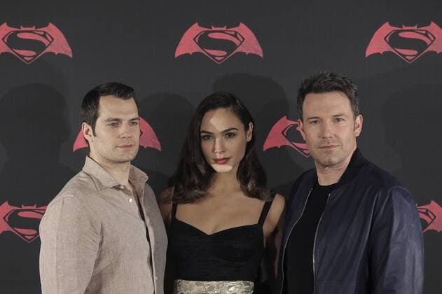 From left to right, British actor Henry Cavill, Israeli actress Gal Gado and US actor Ben Affleck attend a presser for the movie Batman vs Superman, Dawn of Justice in Mexico City, Mexico, 19 March 2016. The movie will debut in Mexico, on 24 March. BATMAN VS SUPERMAN PRESSER !ACHTUNG: NUR REDAKTIONELLE NUTZUNG!  20160320-635940315959418044