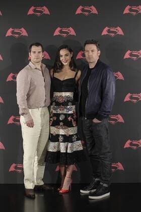 CORRECTED VERSION From left to right, British actor Henry Cavill, Israeli actress Gal Gado and US actor Ben Affleck attend a presser for the movie Batman vs Superman, Dawn of Justice in Mexico City, Mexico, 19 March 2016. The movie will debut in Mexico, on 24 March. BATMAN VS SUPERMAN PRESSER !ACHTUNG: NUR REDAKTIONELLE NUTZUNG!  20160320-635940316599330044