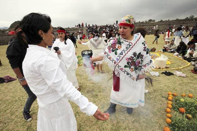 March 21, 2016 - Mexico - TENANGO DEL VALLE, Mex. Einheimische feiern die Tag-und-Nachtgleiche (Äquinoktium) an der Ruinenstätte Teotenango  - ZUMAu78_