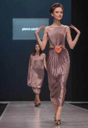 Moscow Fashion Week - Modenschau Pierre Cardin MOSCOW, RUSSIA. MARCH 22, 2016. Models showcase creations by French designer Pierre Cardin at the 35th Season of Moscow Fashion Week, in Moscow s Gostiny Dvor Shopping and Exhibition Centre. Sergei Bobylev TASS  TS01D0BA