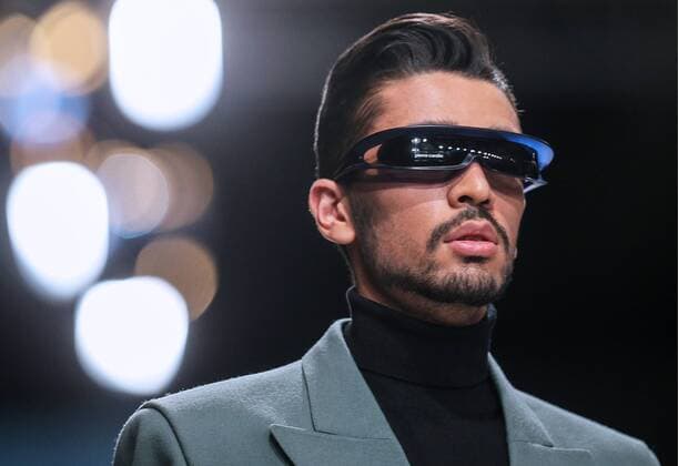 Moscow Fashion Week - Modenschau Pierre Cardin MOSCOW, RUSSIA. MARCH 22, 2016. A model showcases a creation by French designer Pierre Cardin at the 35th Season of Moscow Fashion Week, in Moscow s Gostiny Dvor Shopping and Exhibition Centre. Sergei Bobylev TASS  TS01D0AF
