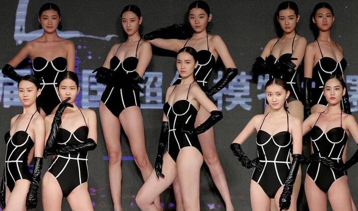 (160324) -- BEIJING, March 24, 2016 -- Contestants compete in the final of China Super Model Contest in Beijing, capital of China, March 23, 2016. A total of 30 contestants competed in the final and Tian Lin took the crown. ) (lfj) CHINA-BEIJING-SUPER MODEL CONTEST (CN) ChenxJianli 