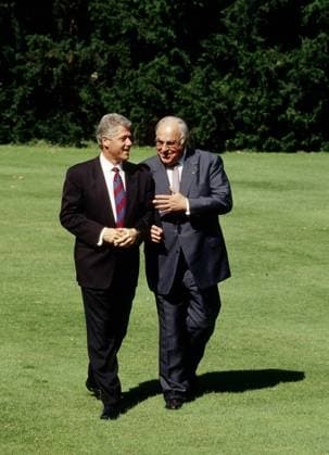 Bill CLINTON , Praesident der USA , und Bundeskanzler Helmut KOHL , CDU , Juli 1994 Bill CLINTON , President of USA , and Chancellor Helmut KOHL , CDU , July 1994
