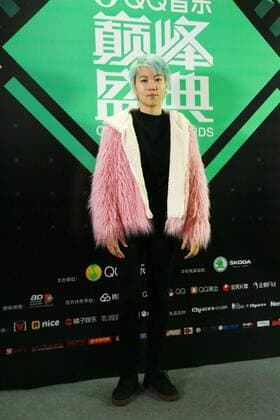 SHENZHEN, CHINA - MARCH 23: (CHINA OUT) Singer Leah Dou Jingtong poses on carpet during the QQ Music Awards on March 23, 2016 in Shenzhen, Guangdong Province of China.  CFP481641006
