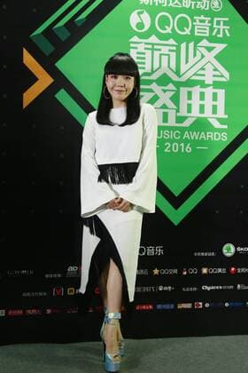 SHENZHEN, CHINA - MARCH 23: (CHINA OUT) Singer Momo Wu Mochou poses on carpet during the QQ Music Awards on March 23, 2016 in Shenzhen, Guangdong Province of China.  CFP481641007
