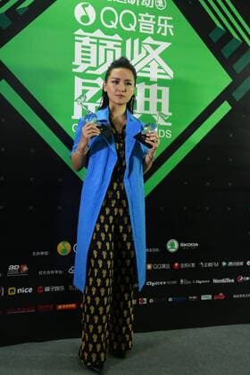 SHENZHEN, CHINA - MARCH 23: (CHINA OUT) Singer Bibi Zhou Bichang poses on carpet during the QQ Music Awards on March 23, 2016 in Shenzhen, Guangdong Province of China.  CFP481641008