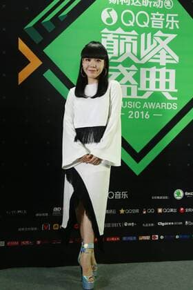 SHENZHEN, CHINA - MARCH 23: (CHINA OUT) Singer Momo Wu Mochou poses on carpet during the QQ Music Awards on March 23, 2016 in Shenzhen, Guangdong Province of China.  CFP481641011