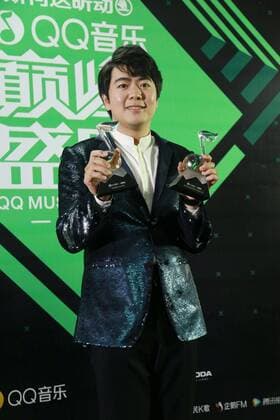 SHENZHEN, CHINA - MARCH 23: (CHINA OUT) Pianist Lang Lang poses on carpet during the QQ Music Awards on March 23, 2016 in Shenzhen, Guangdong Province of China.  CFP481641018