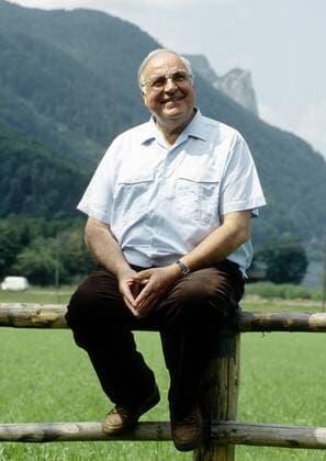 Helmut KOHL im Urlaub bei St.Gilgen in Oesterreich , August 1993 Helmut KOHL on vacation near St.Gilgen in Austria , August 1993