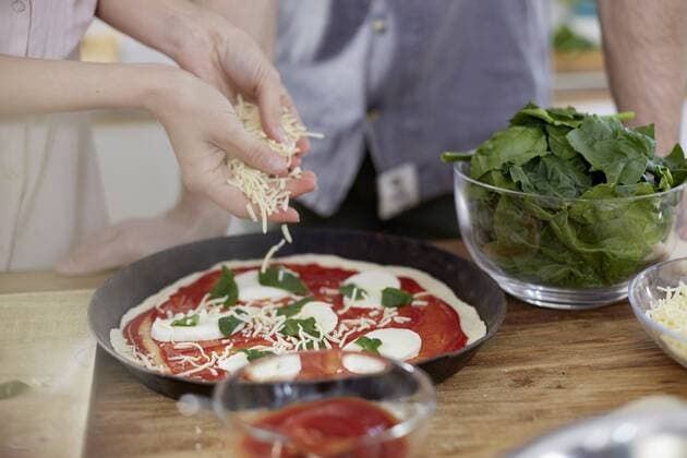 Couple preparing pizza in kitchen model released Symbolfoto property released  FMKF002410