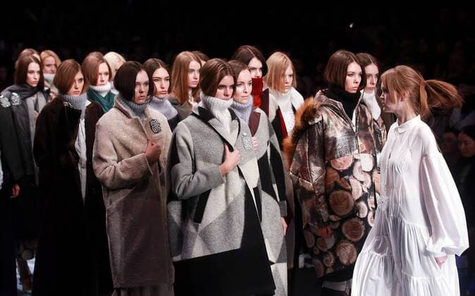 MOSCOW, RUSSIA. MARCH 24, 2016. Models showcase creations by Russian designer Victoria Andreyanova at the 2016 Moscow Fashion Week in Moscow s Gostiny Dvor. Sergei Fadeichev TASS  TS01D5C2
