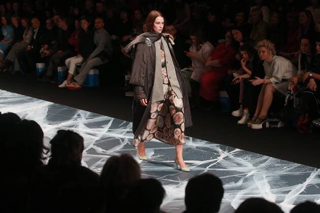 MOSCOW, RUSSIA. MARCH 24, 2016. A model showcases a creation by Russian designer Victoria Andreyanova at the 2016 Moscow Fashion Week in Moscow s Gostiny Dvor. Sergei Fadeichev TASS  TS01D62D