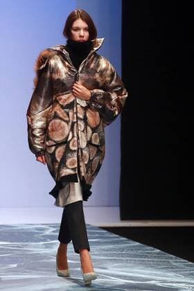 MOSCOW, RUSSIA. MARCH 24, 2016. A model showcases a creation by Russian designer Victoria Andreyanova at the 2016 Moscow Fashion Week in Moscow s Gostiny Dvor. Sergei Fadeichev TASS  TS01D62E