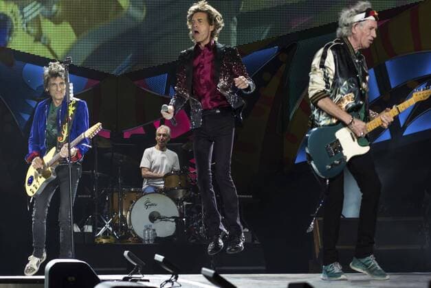 (160326) -- HAVANA, March 26, 2016 -- British band the Rolling Stones performs during a concert at Ciudad Deportiva Sports Complex in the city of Havana, capital of Cuba, on March 25, 2016. British band the Rolling Stones held their first concert in Cuba, which was a landmark cultural event that comes just three days after U.S. President Barack Obama visited the Caribbean nation. The band s Cuba stop ends its Ole Latin America tour, which also included concerts in Brazil, Uruguay, Chile, Argentina and Mexico. Joaquin Hernandez) CUBA-HAVANA-THE ROLLING STONES-CONCERT Joaqu¨ªnxHern¨¢ndez