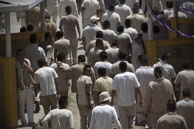 (160326) -- MEXICO CITY, March 25, 2016 -- Prisoners of Men s Social Rehabilitation Center of Santa Martha Acatitla leave after the celebrations of Good Friday in Mexico City, capital of Mexico, on March 25, 2016. Alejandro Ayala) MEXICO-MEXICO CITY-SOCIETY-HOLY WEEK e AlejandroxAyala 