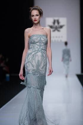 (160326) -- MOSCOW, March 25, 2016 -- A model presents a creation of Grace Chen during the Moscow Fashion Week China Night at Gostiny Dvor in Moscow, March 25, 2016. )(dh) RUSSIA-MOSCOW-FASHION WEEK-CHINA NIGHT BaixXueqi 
