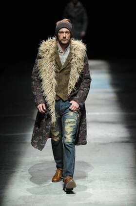 BEIJING, CHINA - MARCH 25: (CHINA OUT) A model showcases designs on the runway at River Tooth Collection during the Mercedes-Benz China Fashion Week Autumn Winter 2016 17 at 751D.Park on March 25, 2016 in Beijing, China.  CFP481722630