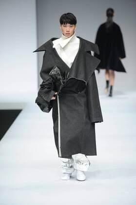 BEIJING, CHINA - MARCH 25: (CHINA OUT) A model showcases designs on the runway at ZHAO QIANYAN Collection during the Mercedes-Benz China Fashion Week Autumn Winter 2016 17 at 751D.Park on March 25, 2016 in Beijing, China.  CFP481722700