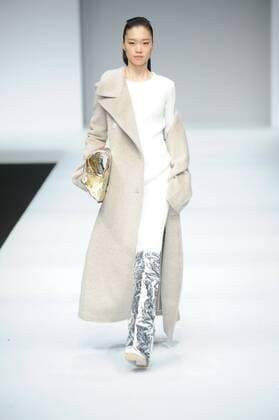 BEIJING, CHINA - MARCH 25: (CHINA OUT) A model showcases designs on the runway at ZHAO QIANYAN Collection during the Mercedes-Benz China Fashion Week Autumn Winter 2016 17 at 751D.Park on March 25, 2016 in Beijing, China.  CFP481722702