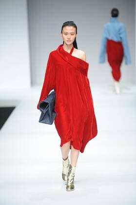 BEIJING, CHINA - MARCH 25: (CHINA OUT) A model showcases designs on the runway at ZHAO QIANYAN Collection during the Mercedes-Benz China Fashion Week Autumn Winter 2016 17 at 751D.Park on March 25, 2016 in Beijing, China.  CFP481722706