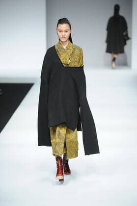BEIJING, CHINA - MARCH 25: (CHINA OUT) A model showcases designs on the runway at ZHAO QIANYAN Collection during the Mercedes-Benz China Fashion Week Autumn Winter 2016 17 at 751D.Park on March 25, 2016 in Beijing, China.  CFP481722705