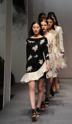 (160326) -- BEIJING, March 26, 2016 -- Models present creations from Zoual Yanti Collection during the China Fashion Week A W 2016 2017 in Beijing, China, March 26, 2016. ) (zhs) CHINA-BEIJING-FASHION-ZOUAL (CN) WuxHuiwo 