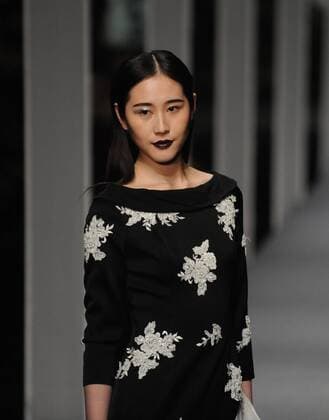 (160326) -- BEIJING, March 26, 2016 -- A model presents a creation from Zoual Yanti Collection during the China Fashion Week A W 2016 2017 in Beijing, China, March 26, 2016. ) (zhs) CHINA-BEIJING-FASHION-ZOUAL (CN) WuxHuiwo 
