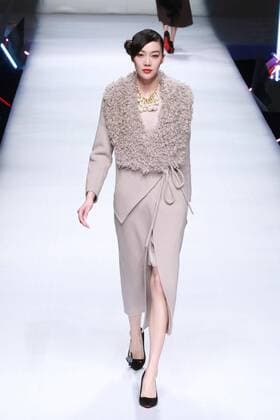 BEIJING, CHINA - MARCH 26: (CHINA OUT) A model showcases designs on the runway at POLY BRIGHT Collection during the Mercedes-Benz China Fashion Week Autumn Winter 2016 2017 at Beijing Hotel on March 26, 2016 in Beijing, China.  CFP481740028
