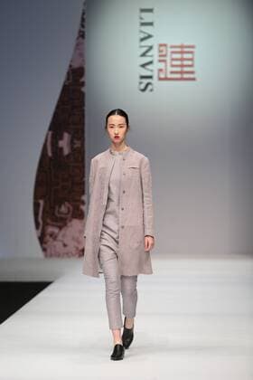 BEIJING, CHINA - MARCH 26: (CHINA OUT) A model showcases designs on the runway at LIANVIS Collection during the Mercedes-Benz China Fashion Week Autumn Winter 2016 2017 at 751D.Park on March 26, 2016 in Beijing, China.  CFP481765152
