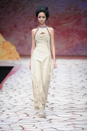 BEIJING, CHINA - MARCH 27: (CHINA OUT) A model showcases designs on the runway at Tao LouLan Collection during the Mercedes-Benz China Fashion Week Autumn Winter 2016 2017 at 751D.Park on March 27, 2016 in Beijing, China.  CFP481794475