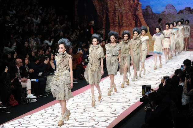 BEIJING, CHINA - MARCH 27: (CHINA OUT) Models showcase designs on the runway at Tao LouLan Collection during the Mercedes-Benz China Fashion Week Autumn Winter 2016 2017 at 751D.Park on March 27, 2016 in Beijing, China.  CFP481794478