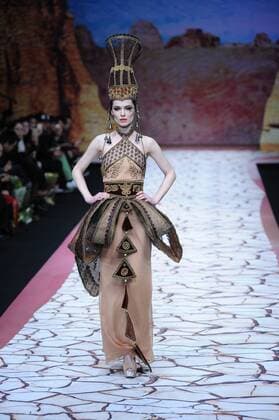 BEIJING, CHINA - MARCH 27: (CHINA OUT) A model showcases designs on the runway at Tao LouLan Collection during the Mercedes-Benz China Fashion Week Autumn Winter 2016 2017 at 751D.Park on March 27, 2016 in Beijing, China.  CFP481794483