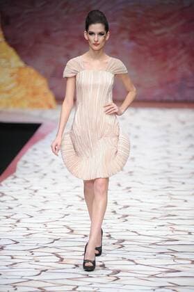 BEIJING, CHINA - MARCH 27: (CHINA OUT) A model showcases designs on the runway at Tao LouLan Collection during the Mercedes-Benz China Fashion Week Autumn Winter 2016 2017 at 751D.Park on March 27, 2016 in Beijing, China.  CFP481794488