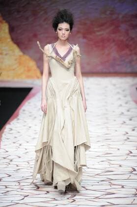 BEIJING, CHINA - MARCH 27: (CHINA OUT) A model showcases designs on the runway at Tao LouLan Collection during the Mercedes-Benz China Fashion Week Autumn Winter 2016 2017 at 751D.Park on March 27, 2016 in Beijing, China.  CFP481794493