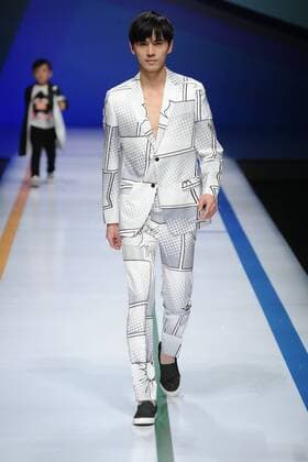 BEIJING, CHINA - MARCH 27: (CHINA OUT) A model showcases designs on the runway at COMME TU ES Collection during the Mercedes-Benz China Fashion Week Autumn Winter 2016 2017 at Beijing Hotel on March 27, 2016 in Beijing, China.  CFP481794501