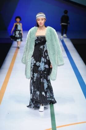 BEIJING, CHINA - MARCH 27: (CHINA OUT) A model showcases designs on the runway at COMME TU ES Collection during the Mercedes-Benz China Fashion Week Autumn Winter 2016 2017 at Beijing Hotel on March 27, 2016 in Beijing, China.  CFP481794508