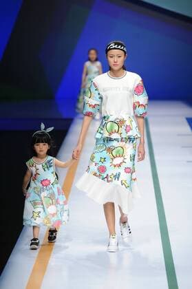BEIJING, CHINA - MARCH 27: (CHINA OUT) Models showcase designs on the runway at COMME TU ES Collection during the Mercedes-Benz China Fashion Week Autumn Winter 2016 2017 at Beijing Hotel on March 27, 2016 in Beijing, China.  CFP481794513