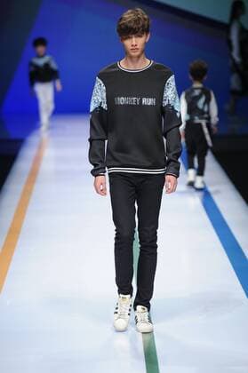 BEIJING, CHINA - MARCH 27: (CHINA OUT) A model showcases designs on the runway at COMME TU ES Collection during the Mercedes-Benz China Fashion Week Autumn Winter 2016 2017 at Beijing Hotel on March 27, 2016 in Beijing, China.  CFP481794515