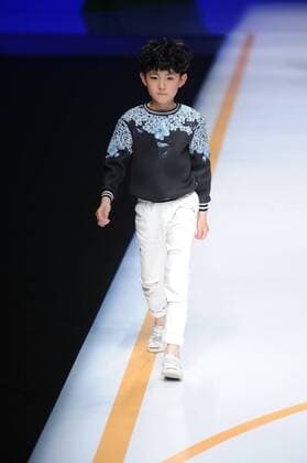 BEIJING, CHINA - MARCH 27: (CHINA OUT) A model showcases designs on the runway at COMME TU ES Collection during the Mercedes-Benz China Fashion Week Autumn Winter 2016 2017 at Beijing Hotel on March 27, 2016 in Beijing, China.  CFP481794522