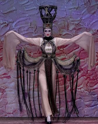 A model presents a creation at the Tao Loulan Collection by designer Tao Tao during the China Fashion Week in Beijing, capital of China, March 27, 2016.) (ry) CHINA-BEIJING-FASHION WEEK(CN) ChenxJianli 
