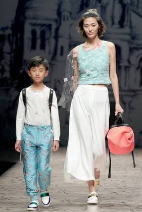 (160328) -- BEIJING, March 28, 2016 -- Models present creations by designer Xu Qingyin during the China Fasion Week in Beijing, capital of China, March 28, 2016. ) (mp) CHINA-BEIJING-FASHION WEEK (CN) ChenxJianli 